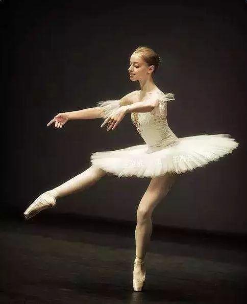 初学芭蕾成人教程图片视频,从零开始，轻松掌握芭蕾舞基础