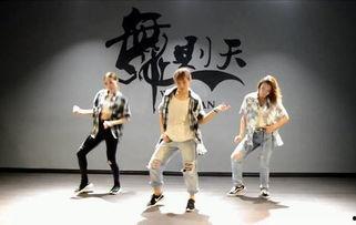 跳舞的歌曲成人舞蹈视频,跟随热门歌曲的成人舞蹈风采展示