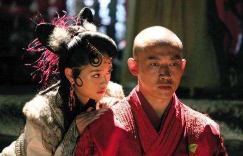 成人皇上帽子怎么戴视频,成人皇上帽子正确佩戴教程